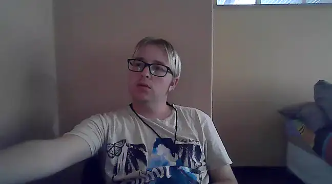 bisexualboy05 online show from 03/11/25, 11:01