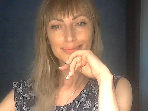 Snapshot of EffectMaya chatting on 06/08/26, 04:18 EffectMaya online show from 06/08/26, 04:18
