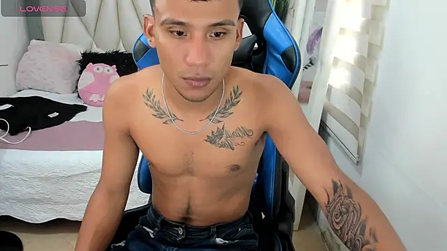 Snapshot of Backsex_boy chatting on 01/30/25, 03:19 Backsex boy online show from 01/30/25, 03:19