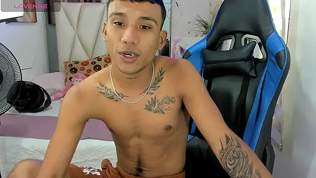 Snapshot of Backsex_boy chatting on 02/02/25, 04:11 Backsex boy online show from 02/02/25, 04:11