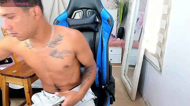Snapshot of Backsex_boy chatting on 02/08/25, 03:21 Backsex boy online show from 02/08/25, 03:21