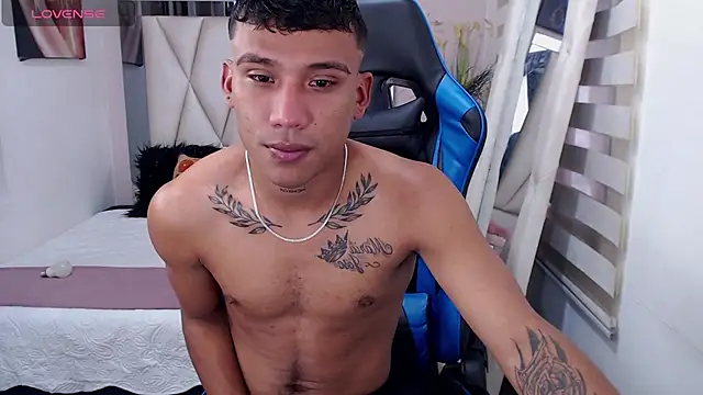 Snapshot of Backsex_boy chatting on 02/20/25, 06:35 Backsex boy online show from 02/20/25, 06:35