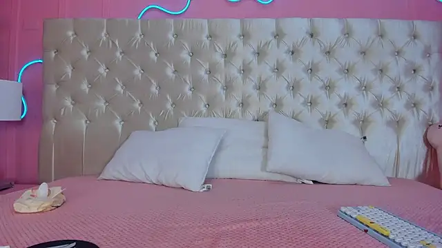 Julieta Cortes   online show from 02/12/26, 12:11