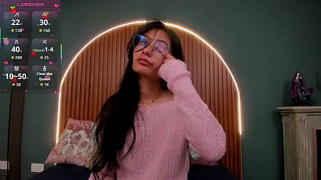 NayeCloud online show from 11/14/25, 04:00