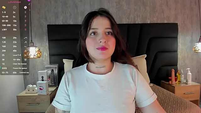 Sabrina Lennox online show from 02/17/25, 07:53