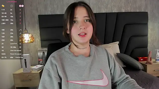 Sabrina Lennox online show from 03/07/25, 10:43