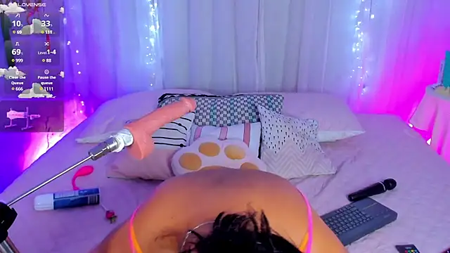 CuteRomi online show from 12/18/24, 10:19