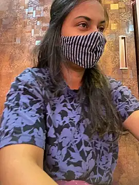 Snapshot of HaaniKaur chatting on 01/06/25, 07:42 HaaniKaur online show from 01/06/25, 07:42