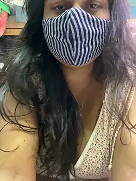 Snapshot of HaaniKaur chatting on 03/03/25, 07:32 HaaniKaur online show from 03/03/25, 07:32