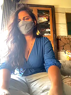 Snapshot of HaaniKaur chatting on 11/01/25, 07:32 HaaniKaur online show from 11/01/25, 07:32