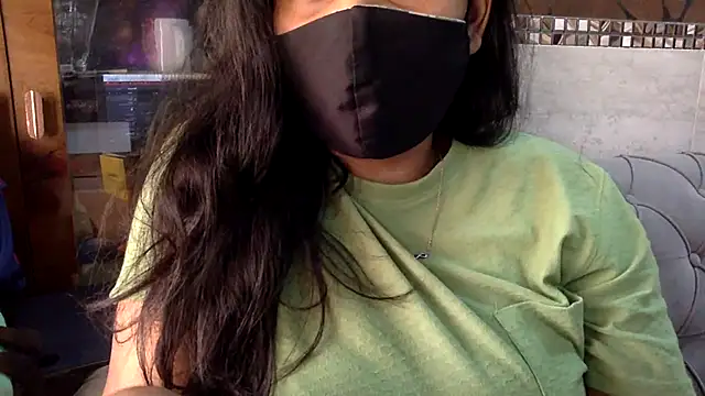 Snapshot of HaaniKaur chatting on 05/07/26, 08:20 HaaniKaur online show from 05/07/26, 08:20