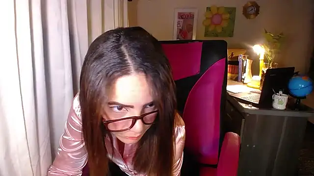 Snapshot of danielle_rose_1 chatting on 05/26/26, 02:35 danielle rose 1 online show from 05/26/26, 02:35