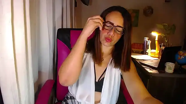 Snapshot of danielle_rose_1 chatting on 06/03/26, 03:06 danielle rose 1 online show from 06/03/26, 03:06
