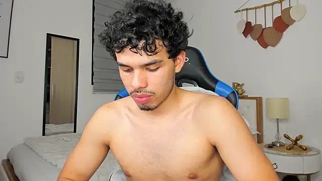 mateoleonee online show from 01/02/25, 04:20