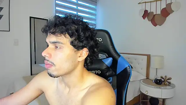 mateoleonee online show from 02/17/25, 08:26