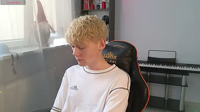 Keytaro online show from 03/15/25, 02:23