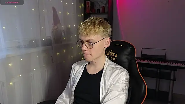 Keytaro online show from 03/18/25, 03:10