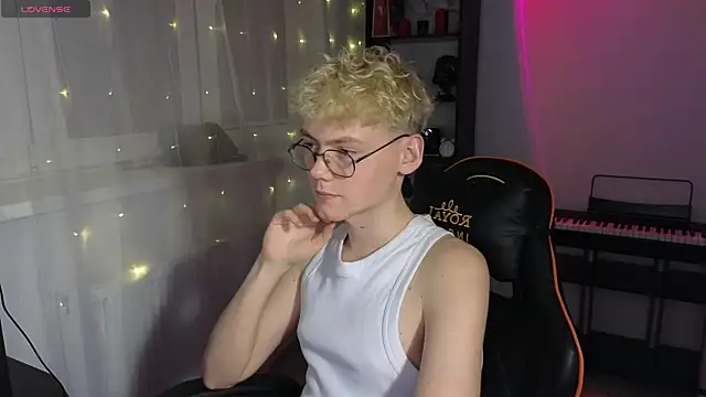 Keytaro online show from 03/22/25, 08:48