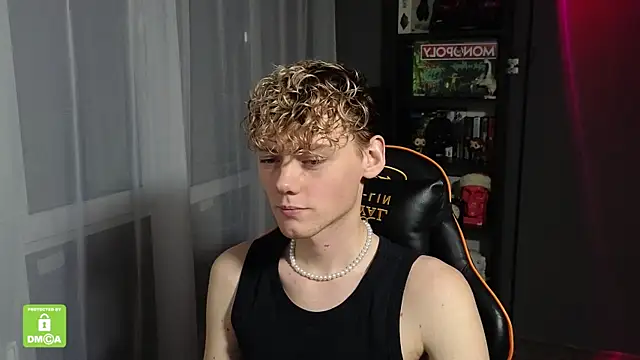 Keytaro online show from 10/22/25, 11:59