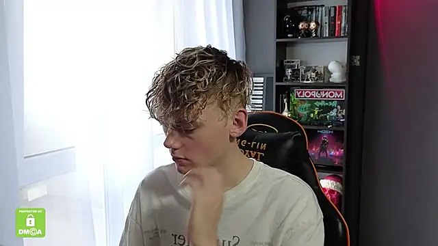 Keytaro online show from 10/27/25, 08:51