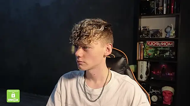 Keytaro online show from 11/21/25, 01:21