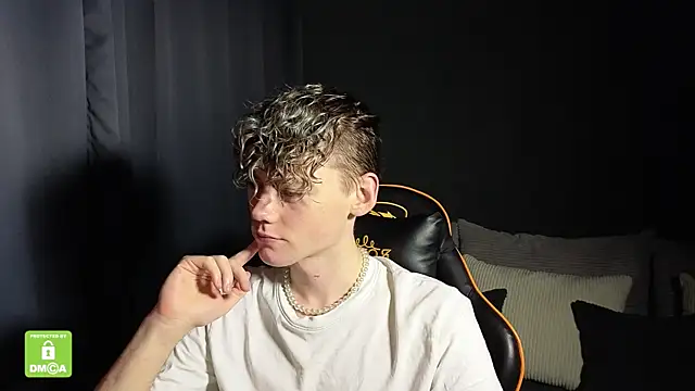 Keytaro online show from 12/21/25, 10:50