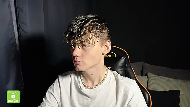 Keytaro online show from 12/22/25, 02:03