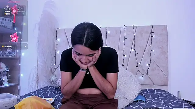 Snapshot of Kaela18 chatting on 12/12/24, 06:53 Kaela18 online show from 12/12/24, 06:53