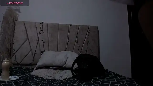 Snapshot of Kaela18 chatting on 12/18/24, 01:12 Kaela18 online show from 12/18/24, 01:12