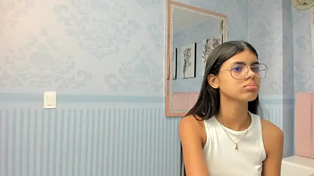 Isa little4u online show from 02/01/25, 06:19