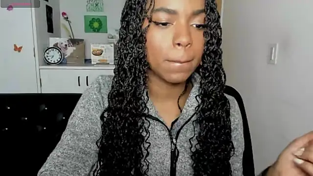 Snapshot of Marce_22 chatting on 12/13/24, 12:42 Marce 22 online show from 12/13/24, 12:42
