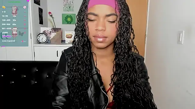Snapshot of Marce_22 chatting on 12/15/24, 12:28 Marce 22 online show from 12/15/24, 12:28