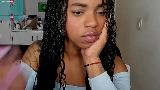 Snapshot of Marce_22 chatting on 12/23/24, 10:10 Marce 22 online show from 12/23/24, 10:10