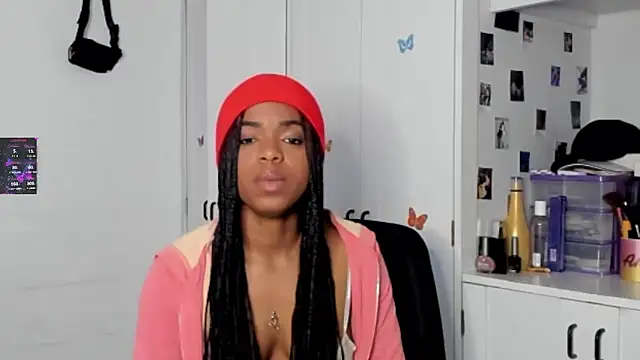Snapshot of Marce_22 chatting on 02/19/25, 04:34 Marce 22 online show from 02/19/25, 04:34