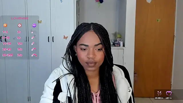 Snapshot of Marce_22 chatting on 09/24/25, 03:43 Marce 22 online show from 09/24/25, 03:43