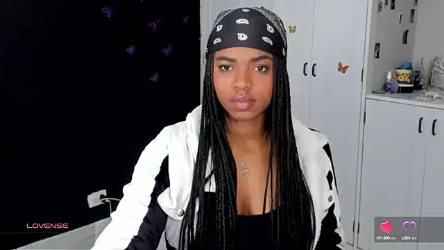 Snapshot of Marce_22 chatting on 10/05/25, 09:56 Marce 22 online show from 10/05/25, 09:56