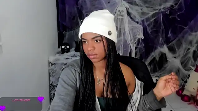Snapshot of Marce_22 chatting on 10/12/25, 10:42 Marce 22 online show from 10/12/25, 10:42