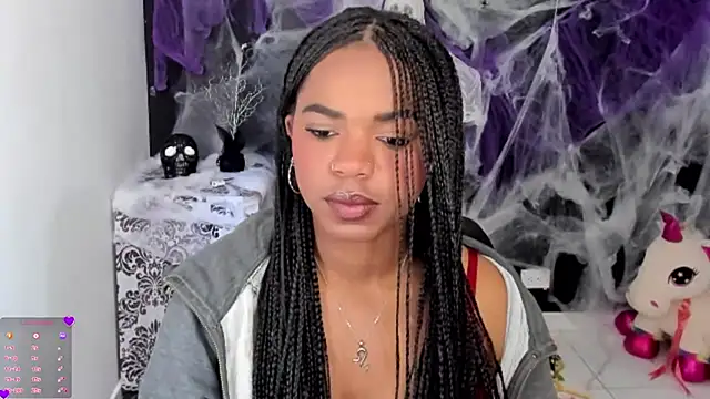 Snapshot of Marce_22 chatting on 10/22/25, 03:45 Marce 22 online show from 10/22/25, 03:45