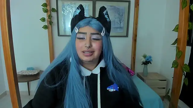 lussyevans24 online show from 03/21/25, 07:00