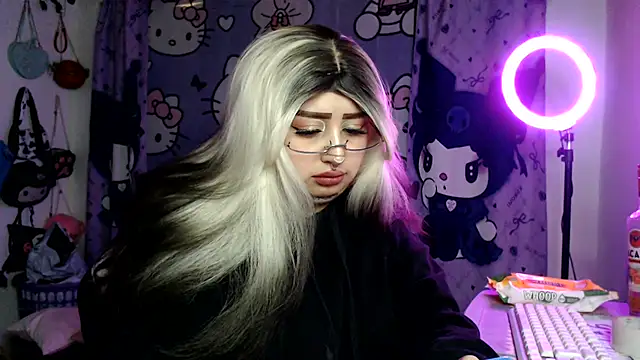 Snapshot of lussyevans24 chatting on 06/12/26, 05:50 lussyevans24 online show from 06/12/26, 05:50