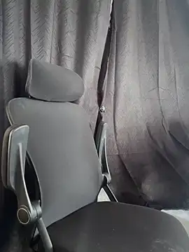 Snapshot of cybercosmiiic chatting on 10/27/25, 06:34 cybercosmiiic online show from 10/27/25, 06:34