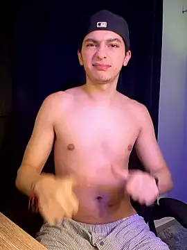 Snapshot of cybercosmiiic chatting on 01/15/26, 12:26 cybercosmiiic online show from 01/15/26, 12:26