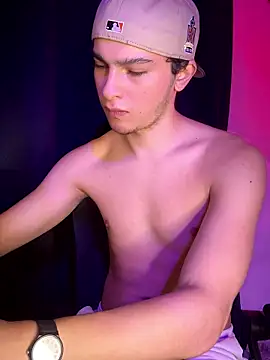 Snapshot of cybercosmiiic chatting on 01/15/26, 08:12 cybercosmiiic online show from 01/15/26, 08:12