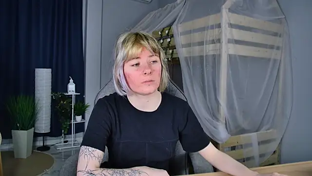 LexiWenford online show from 05/19/26, 02:29