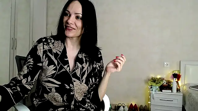 Snapshot of Devil_Goddess chatting on 12/23/24, 06:16 Devil Goddess online show from 12/23/24, 06:16
