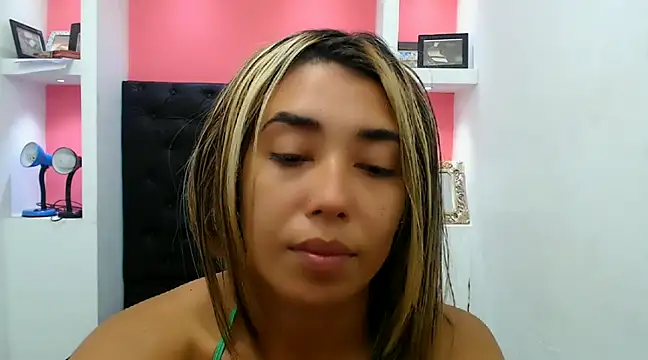 Snapshot of Dona_Tela chatting on 12/17/24, 03:28 Dona Tela online show from 12/17/24, 03:28