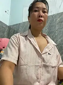 Linaannn online show from 12/17/25, 12:16