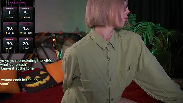 LindaThacker online show from 10/26/25, 04:18