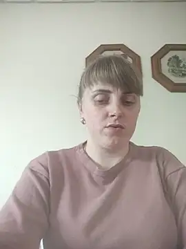 Snapshot of CoddessCrystal chatting on 06/04/26, 01:17 CoddessCrystal online show from 06/04/26, 01:17