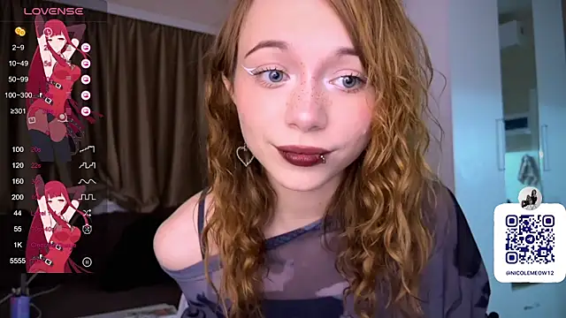 Snapshot of _SofiaBrown chatting on 11/28/25, 02:42 SofiaBrown online show from 11/28/25, 02:42